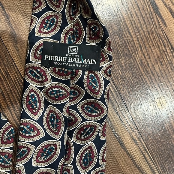 Pierre Balmain silk vtg Elegant Paisley Tie - Multicolor - Picture 2 of 2